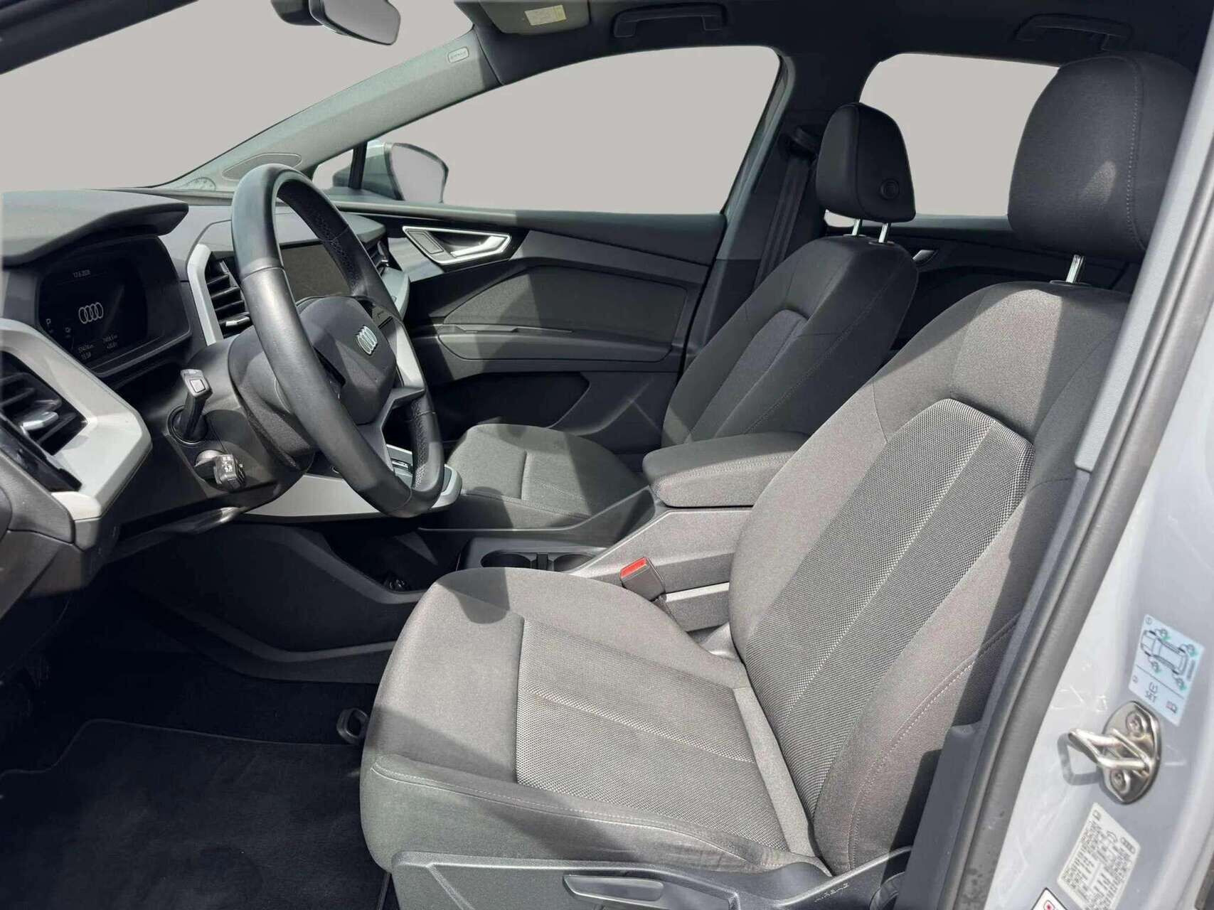 Grå Audi Q4 fra 2023