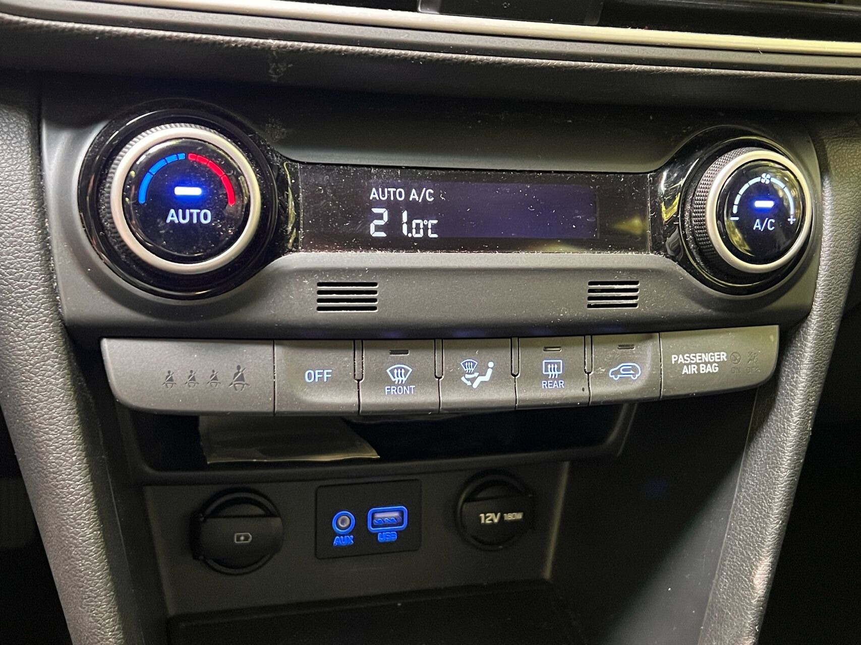 Grå Hyundai Kona fra 2018