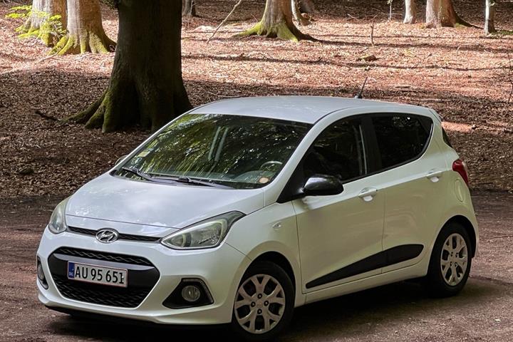 Hvid Hyundai i10 fra 2015