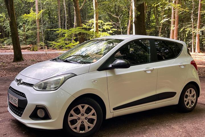 Hvid Hyundai i10 fra 2015