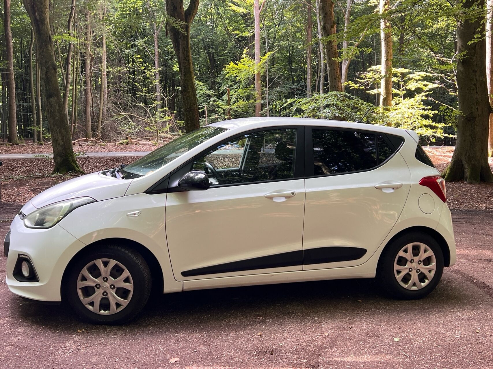 Hvid Hyundai i10 fra 2015