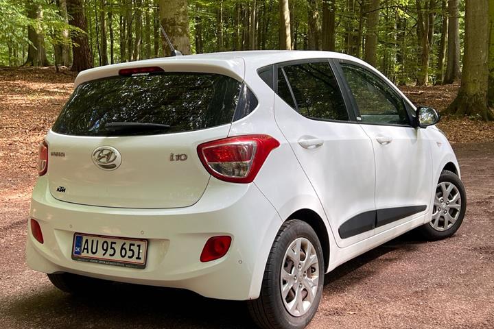 Hvid Hyundai i10 fra 2015