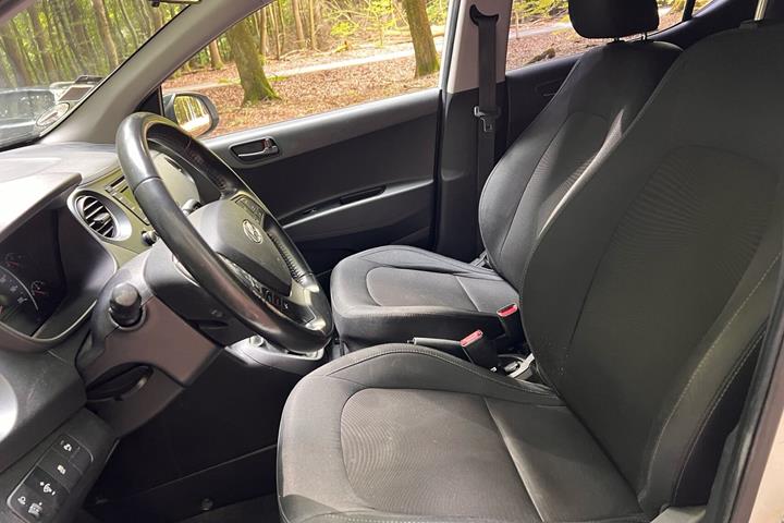 Hvid Hyundai i10 fra 2015