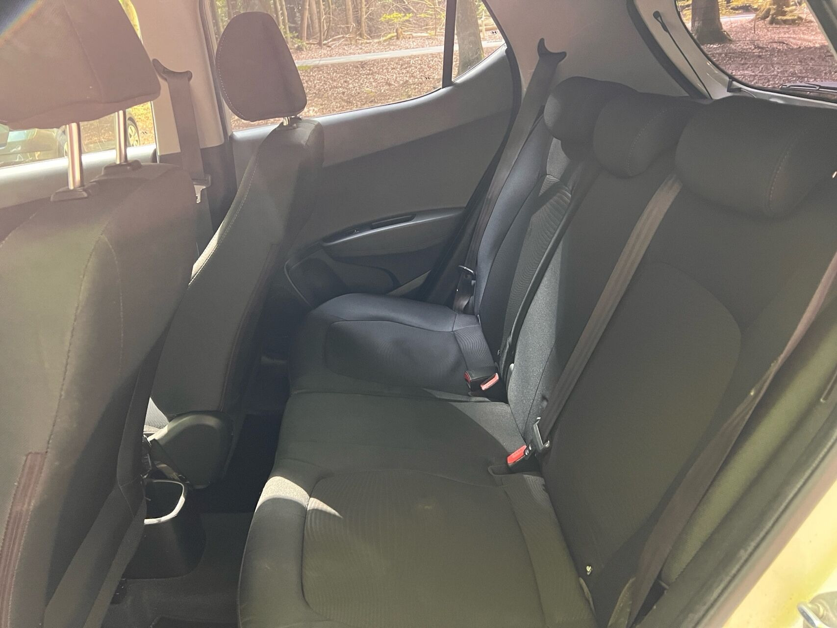 Hvid Hyundai i10 fra 2015