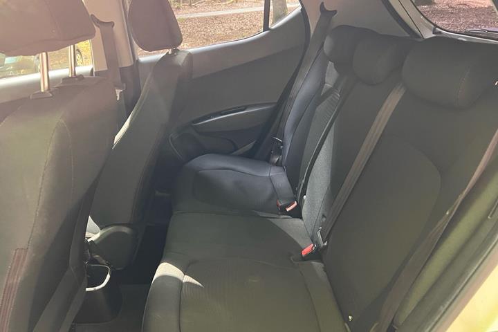 Hvid Hyundai i10 fra 2015