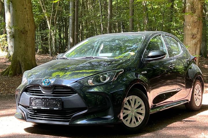 Sort Toyota Yaris fra 2021