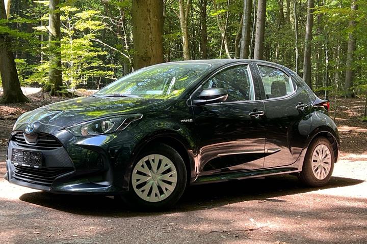 Sort Toyota Yaris fra 2021