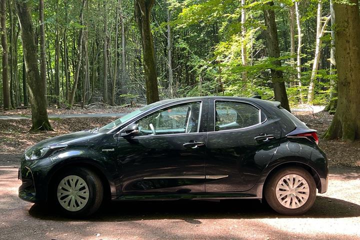 Sort Toyota Yaris fra 2021