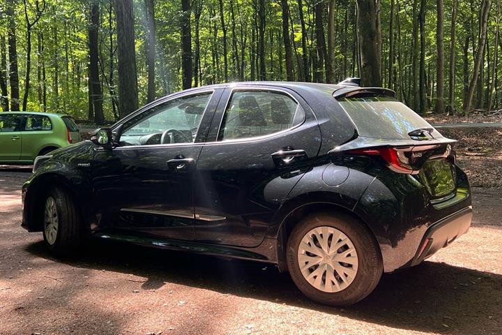 Sort Toyota Yaris fra 2021