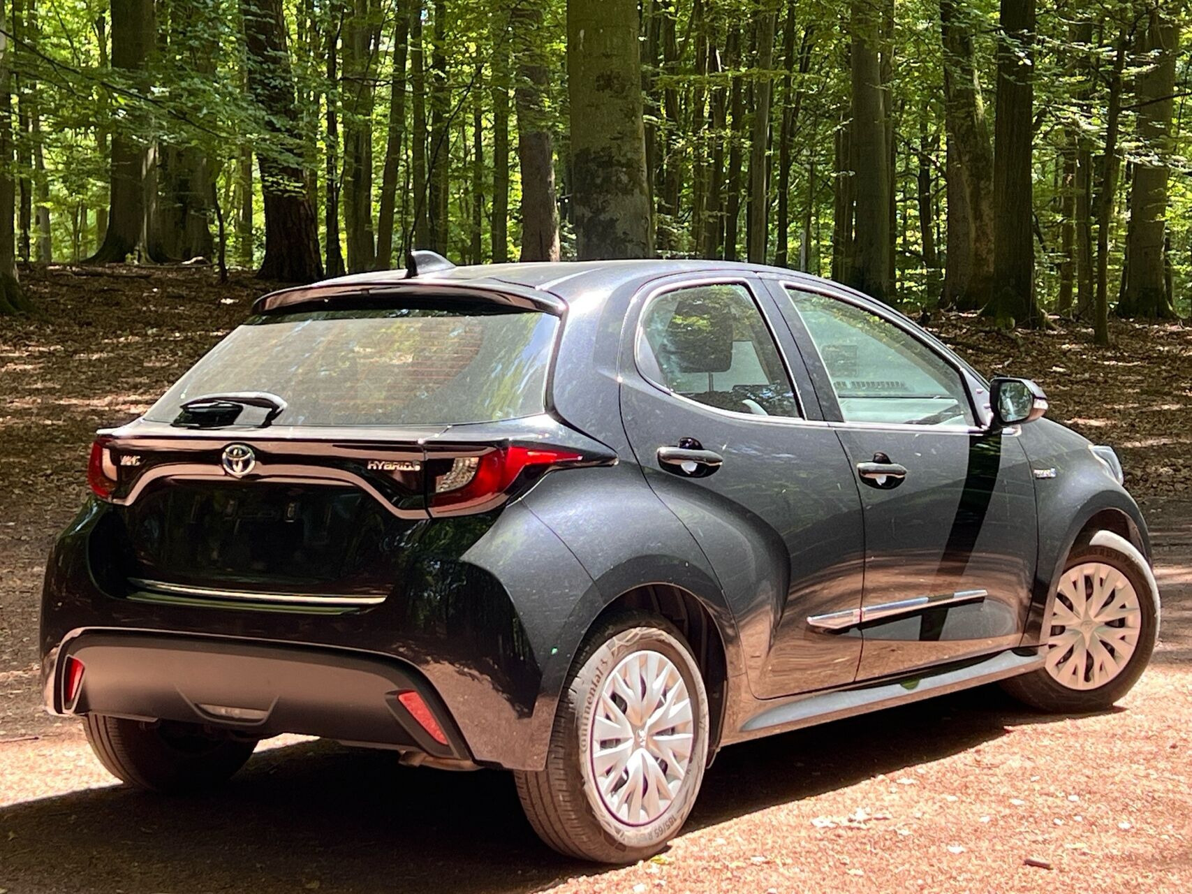 Sort Toyota Yaris fra 2021