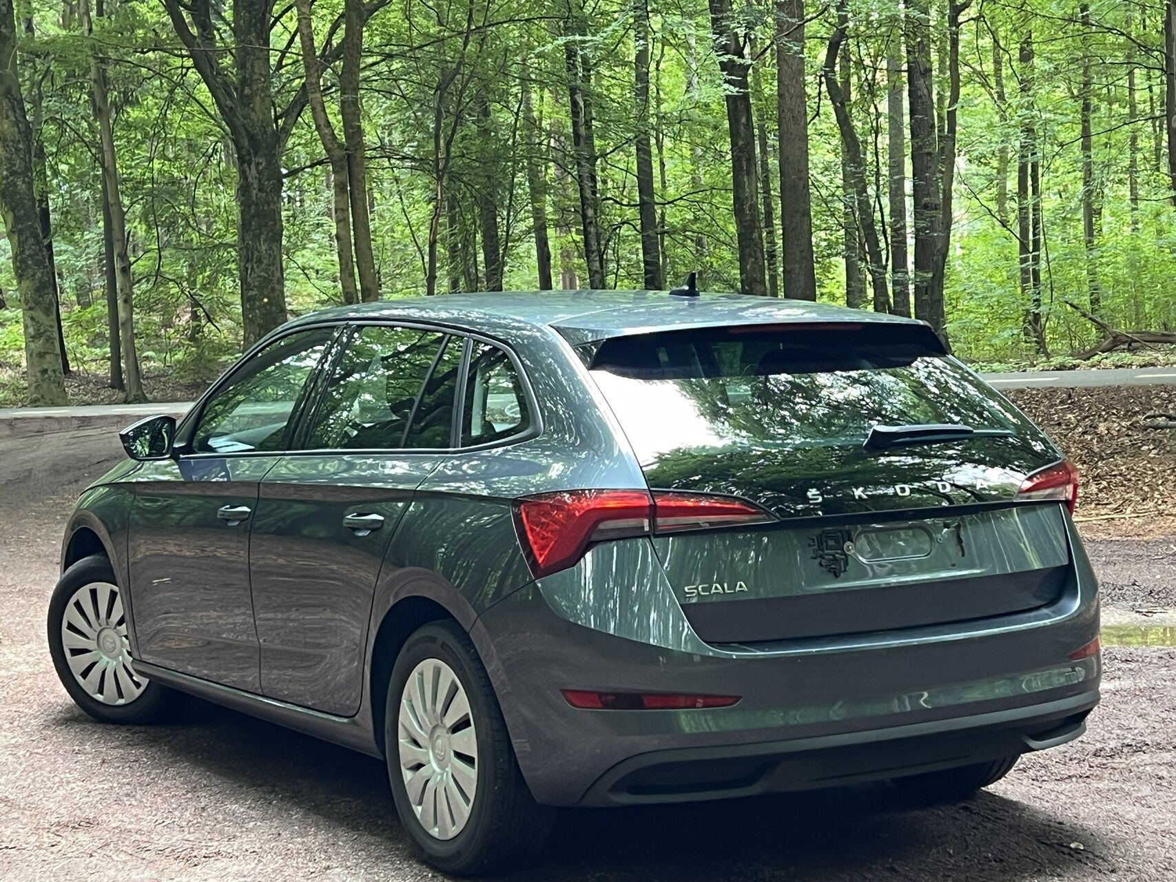 Grå Skoda Scala fra 2021