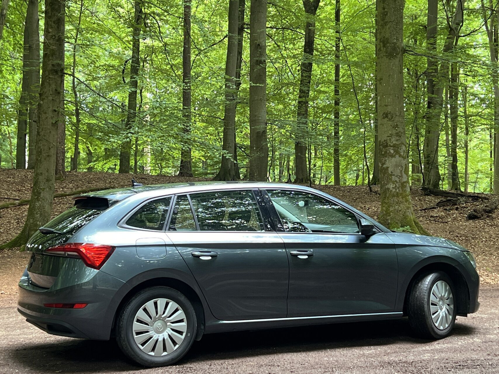 Grå Skoda Scala fra 2021