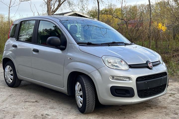 Sølv Fiat Panda fra 2015
