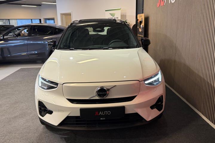 Hvid Volvo XC40 fra 2024