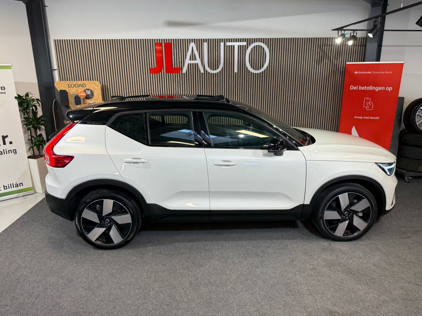 Hvid Volvo XC40 fra 2024