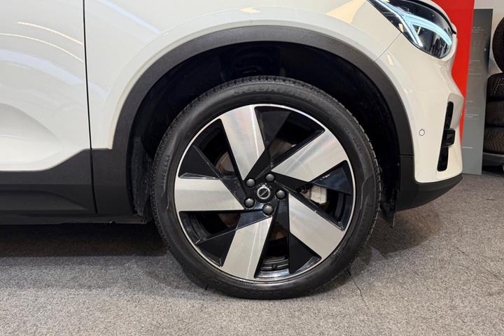 Hvid Volvo XC40 fra 2024