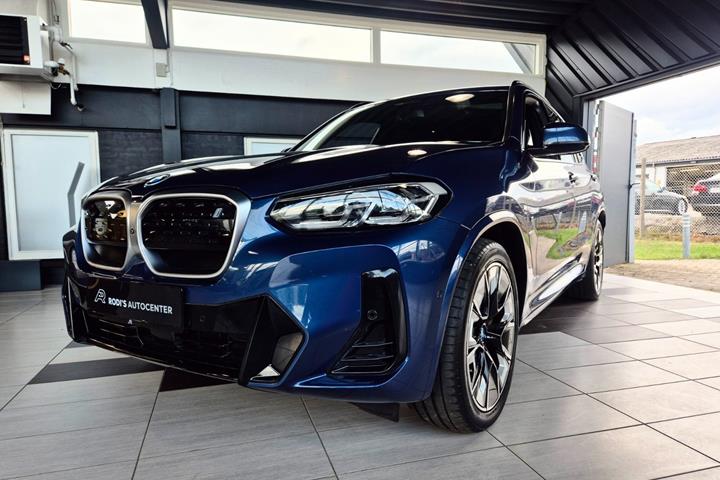 Blå BMW iX3 fra 2022