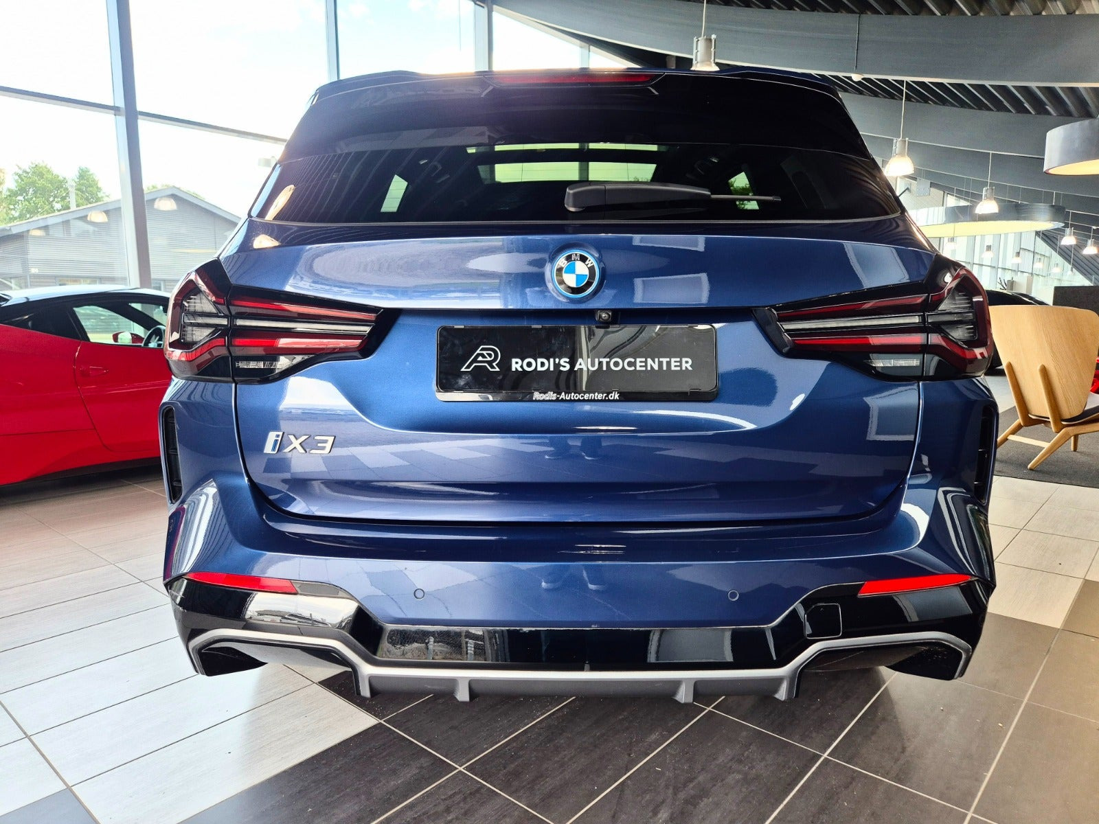 Blå BMW iX3 fra 2022