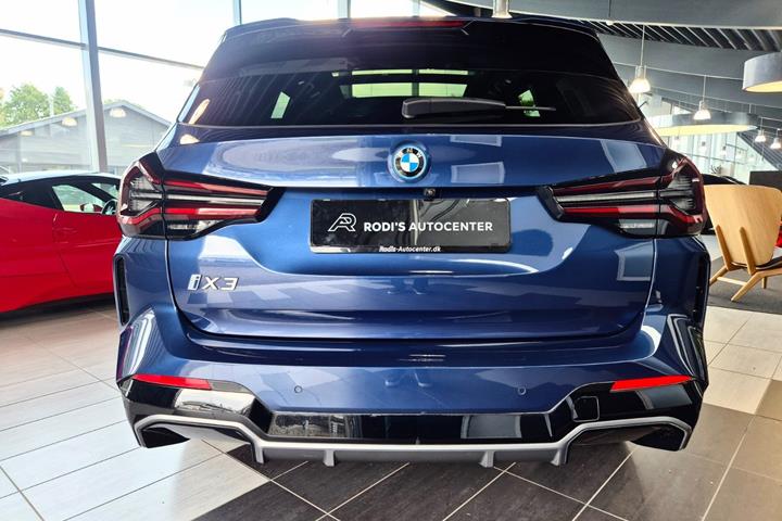 Blå BMW iX3 fra 2022