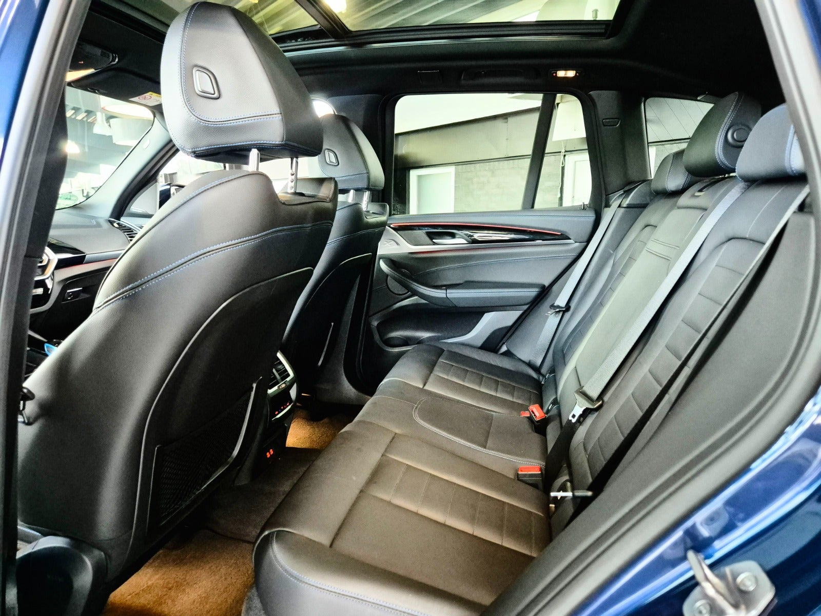 Blå BMW iX3 fra 2022