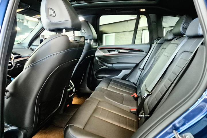 Blå BMW iX3 fra 2022
