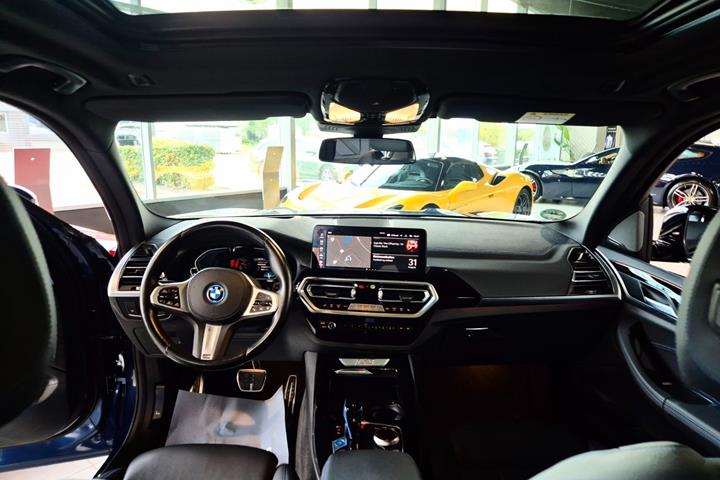 Blå BMW iX3 fra 2022