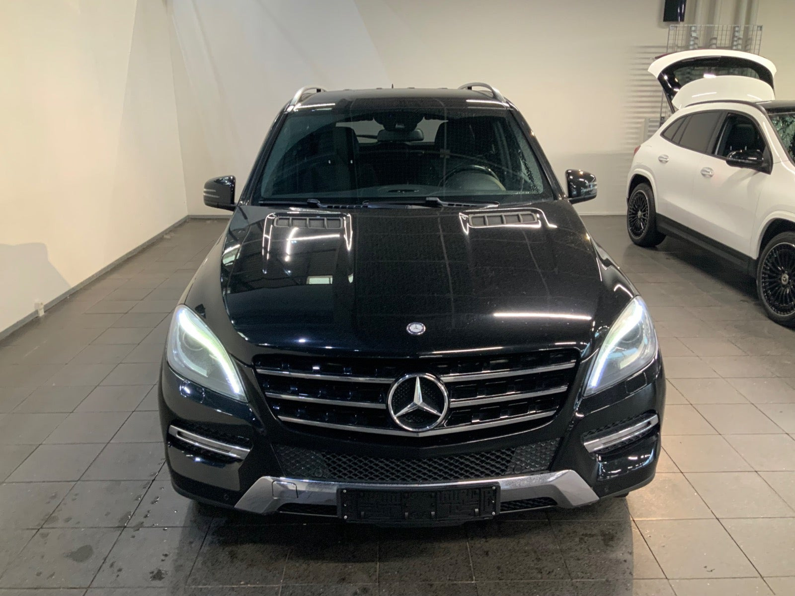 Sort Mercedes ML350 fra 2013