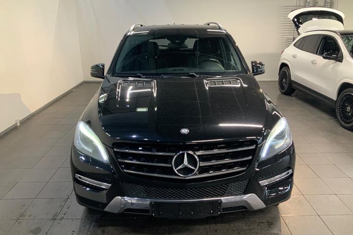 Sort Mercedes ML350 fra 2013