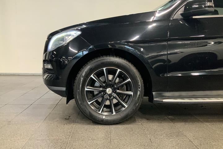 Sort Mercedes ML350 fra 2013