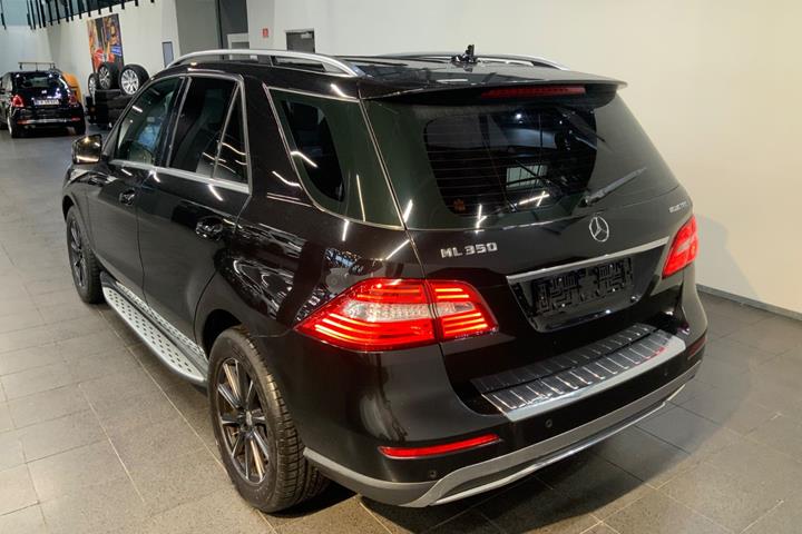 Sort Mercedes ML350 fra 2013