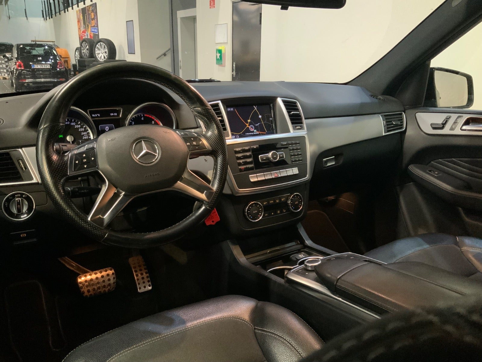 Sort Mercedes ML350 fra 2013