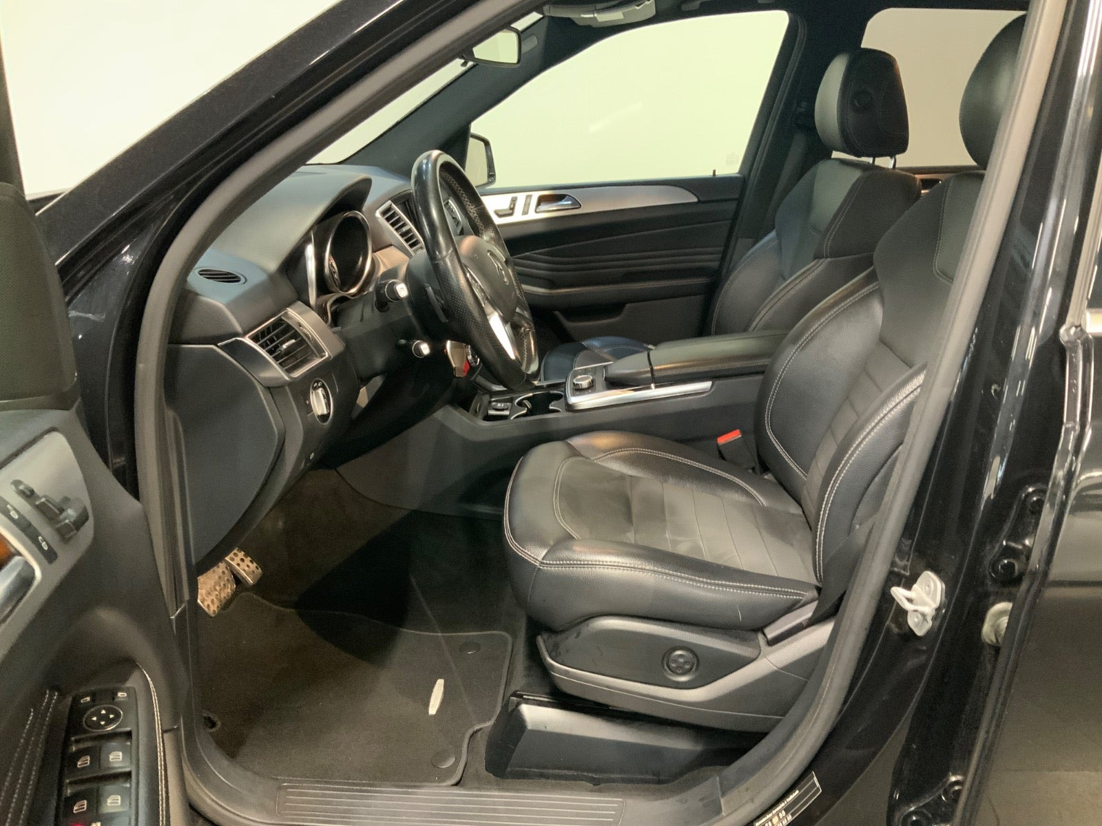 Sort Mercedes ML350 fra 2013