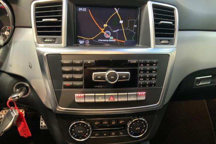 Sort Mercedes ML350 fra 2013