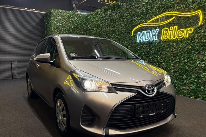 undefined Toyota Yaris fra 2015 set udefra
