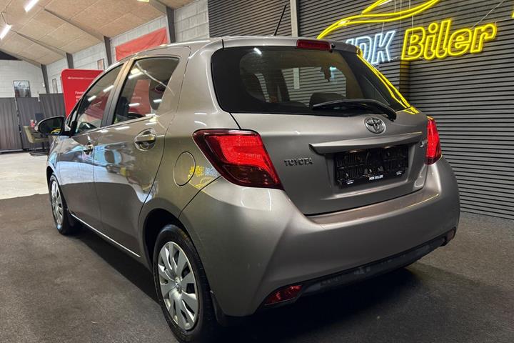 undefined Toyota Yaris fra 2015