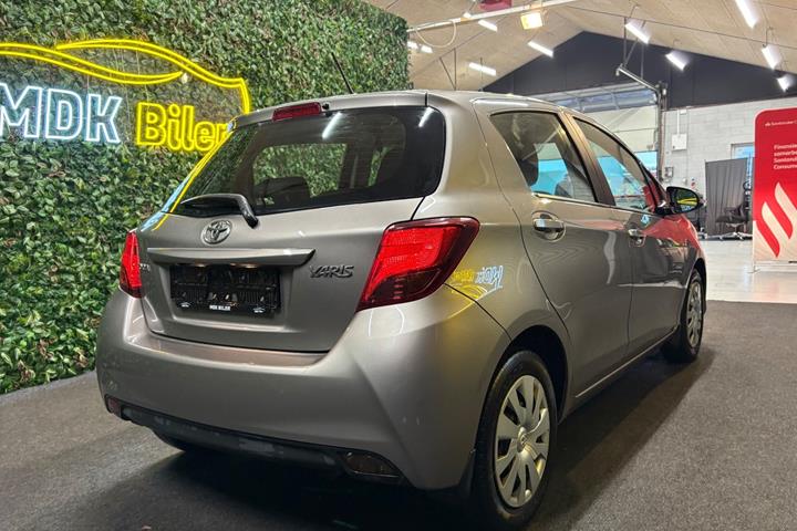 undefined Toyota Yaris fra 2015