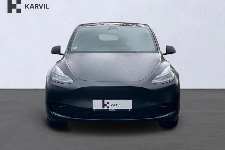 Sort Tesla Model Y fra 2024