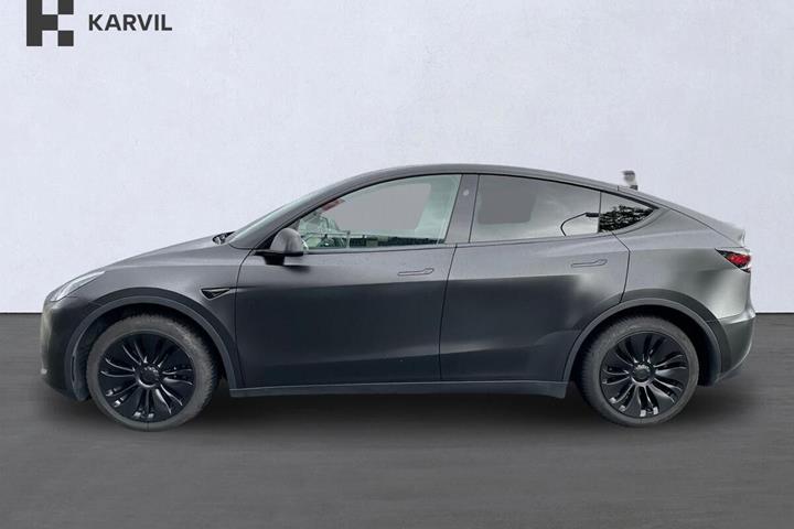 Sort Tesla Model Y fra 2024