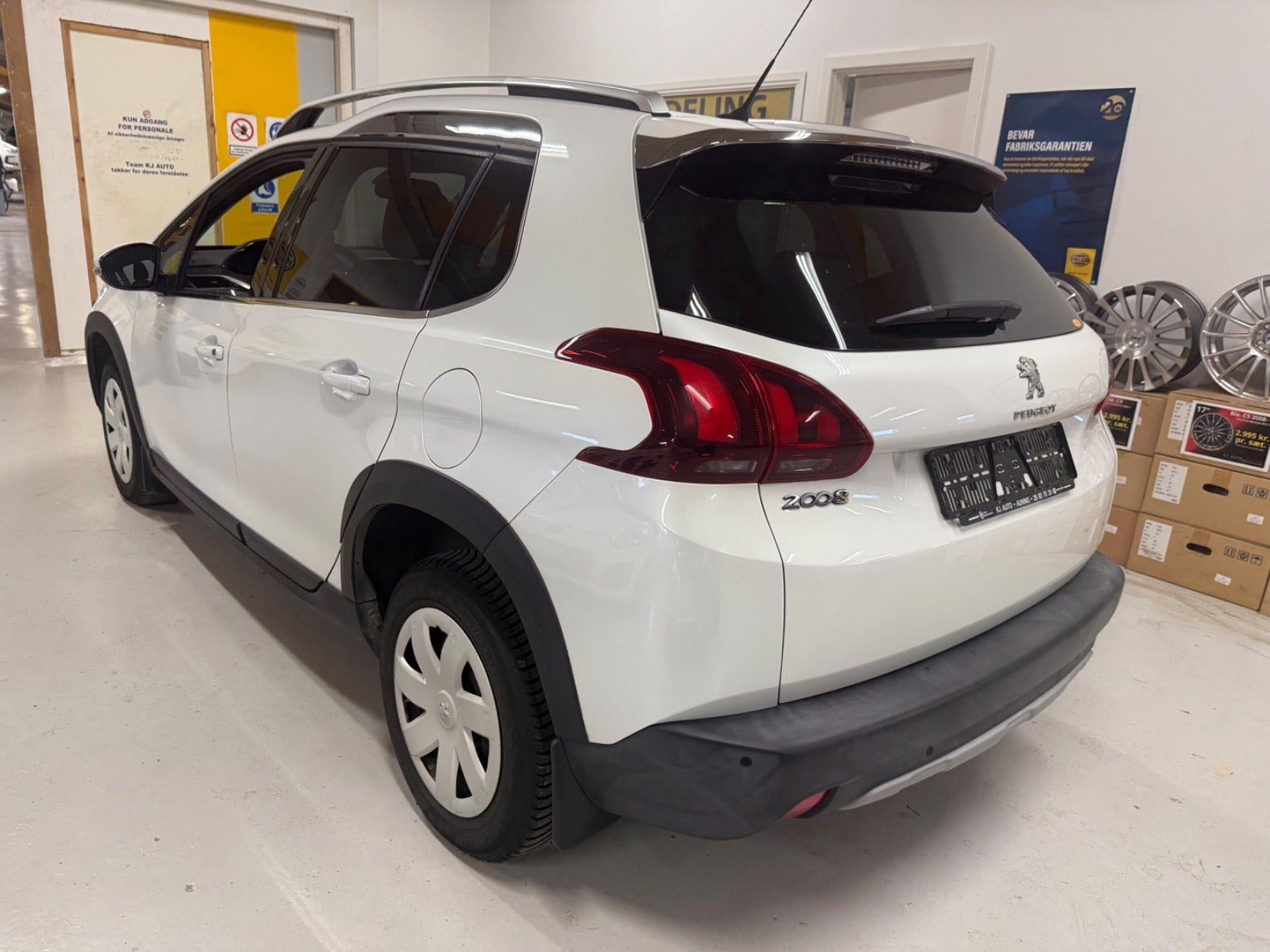 Hvid Peugeot 2008 fra 2017