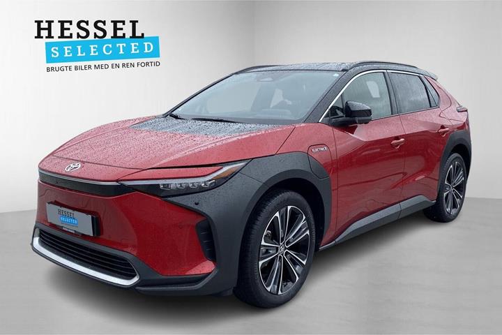 Rød Toyota BZ4X fra 2023 set udefra