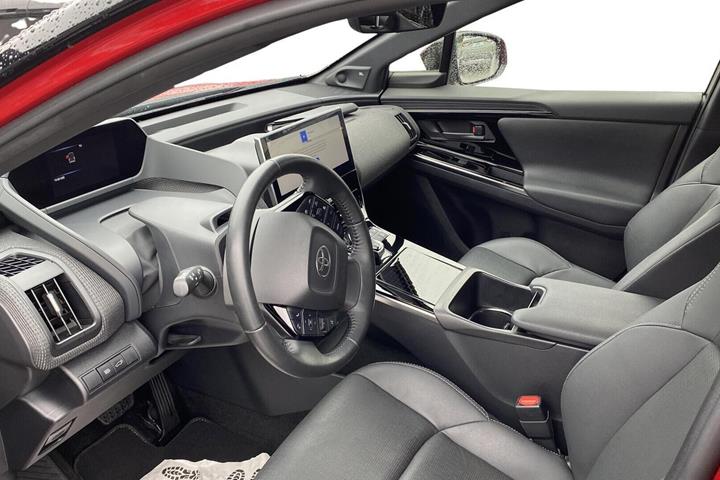 Rød Toyota BZ4X fra 2023