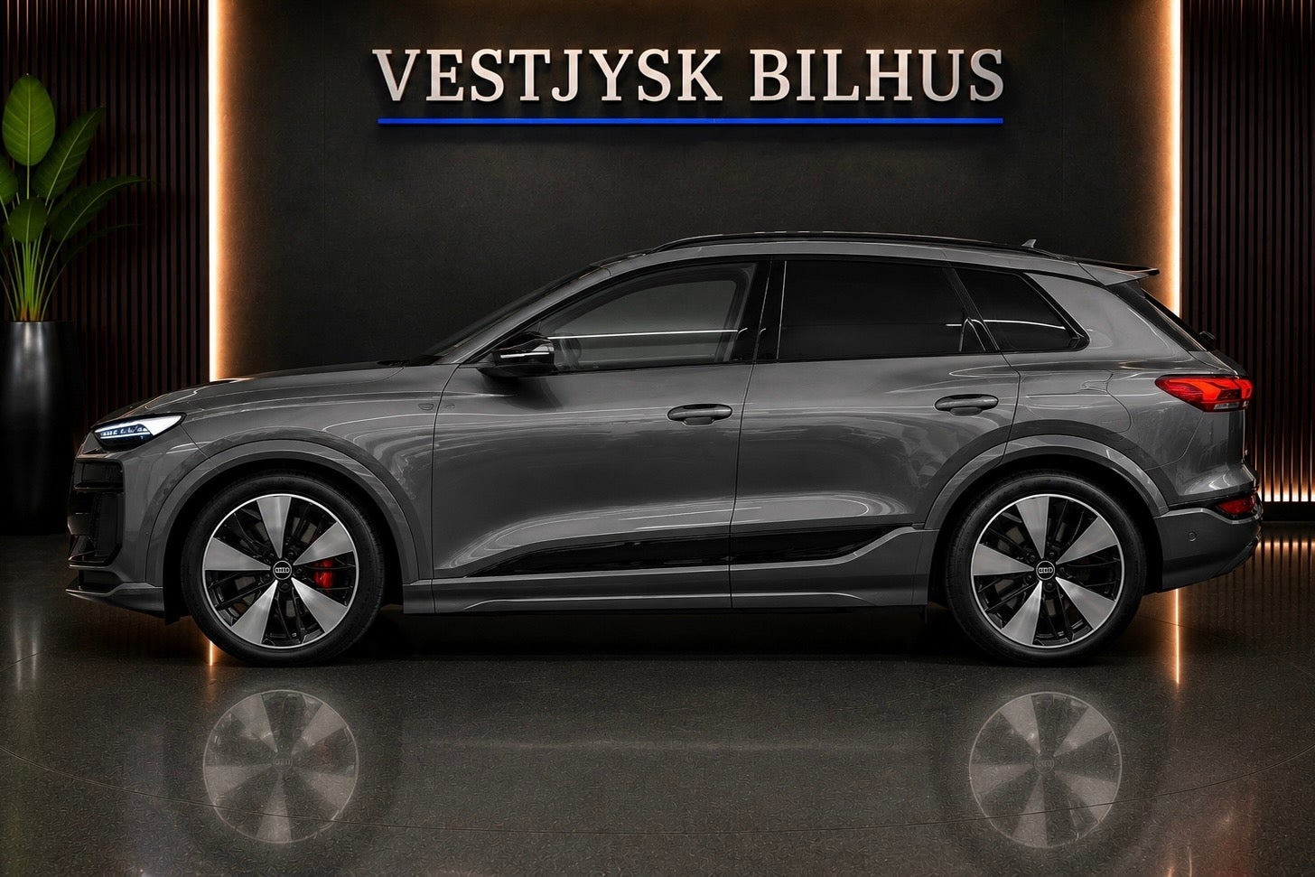 Grå Audi Q6 e-tron fra 2024