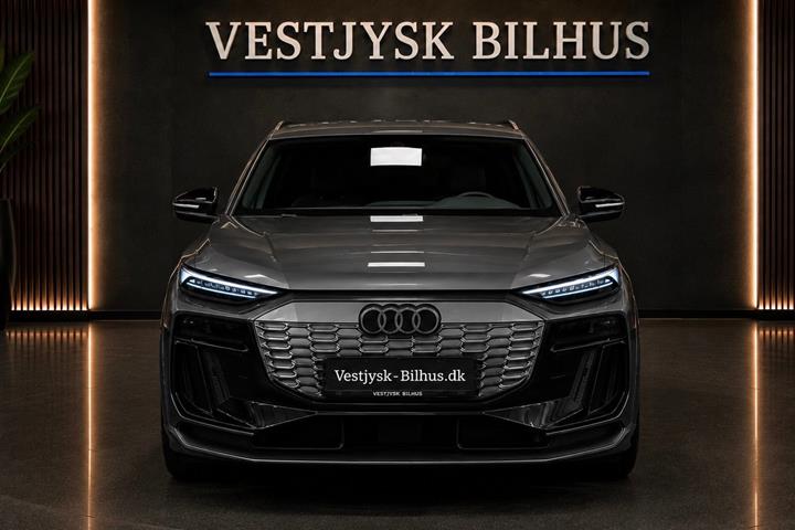 Grå Audi Q6 e-tron fra 2024