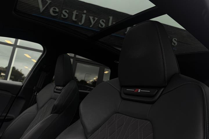 Grå Audi Q6 e-tron fra 2024