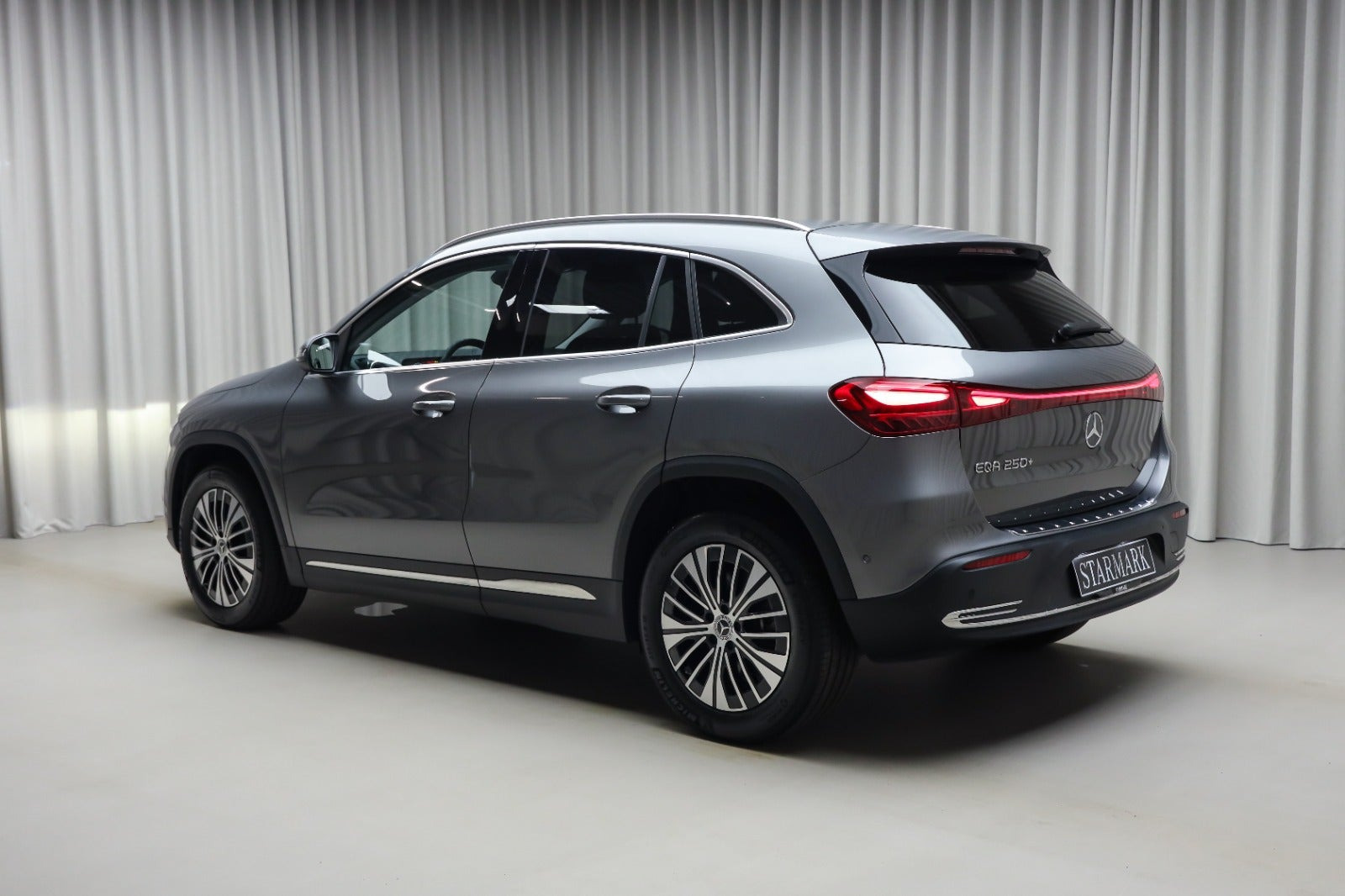 Grå Mercedes EQA250+ fra 2026