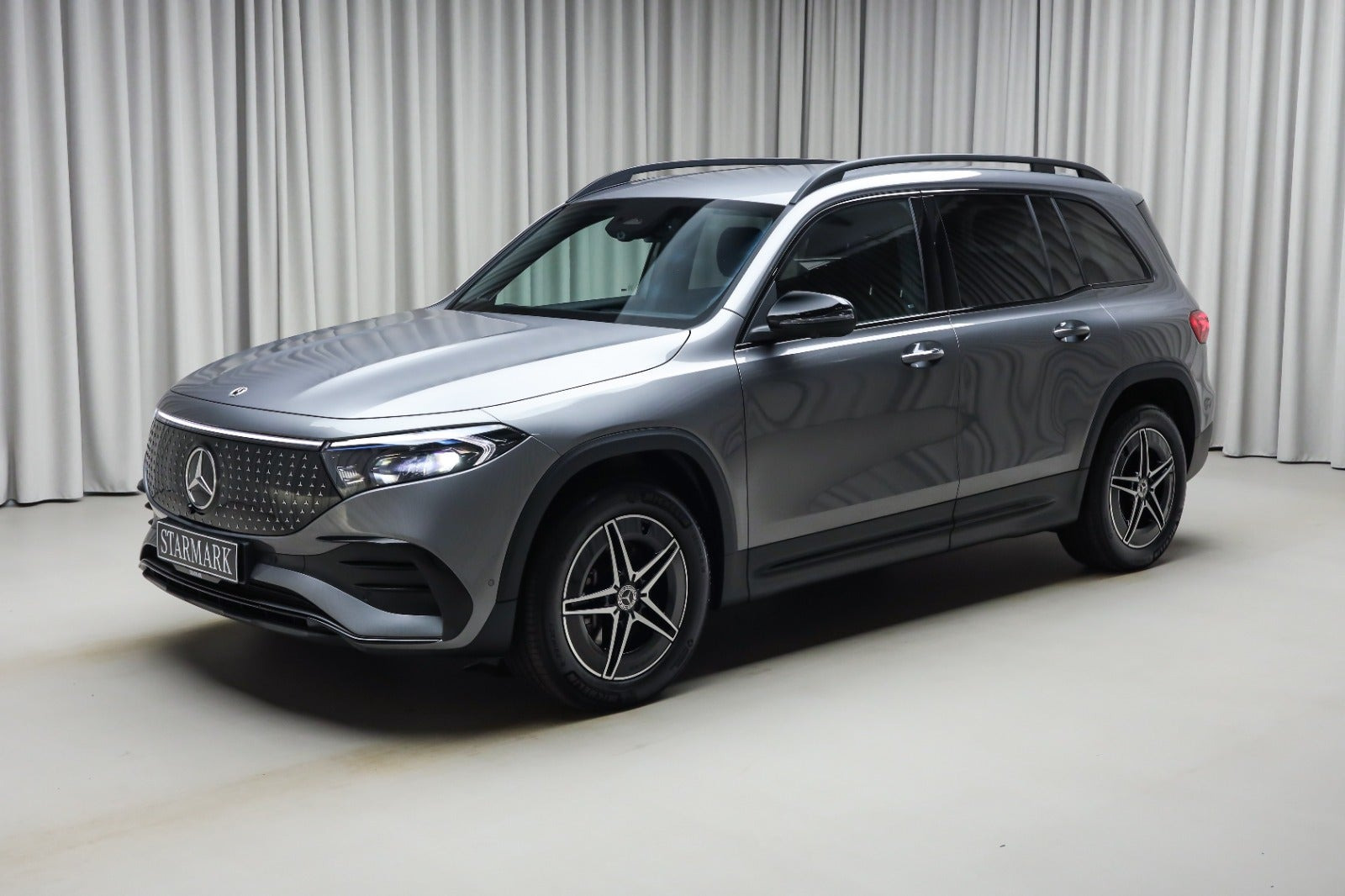 Grå Mercedes EQB250+ fra 2026