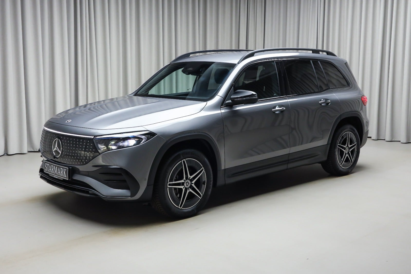 Grå Mercedes EQB250+ fra 2026