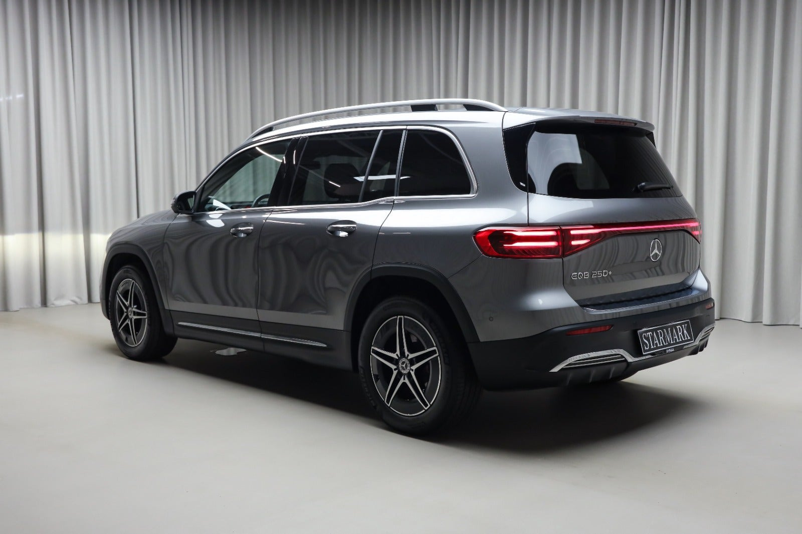 Grå Mercedes EQB250+ fra 2026