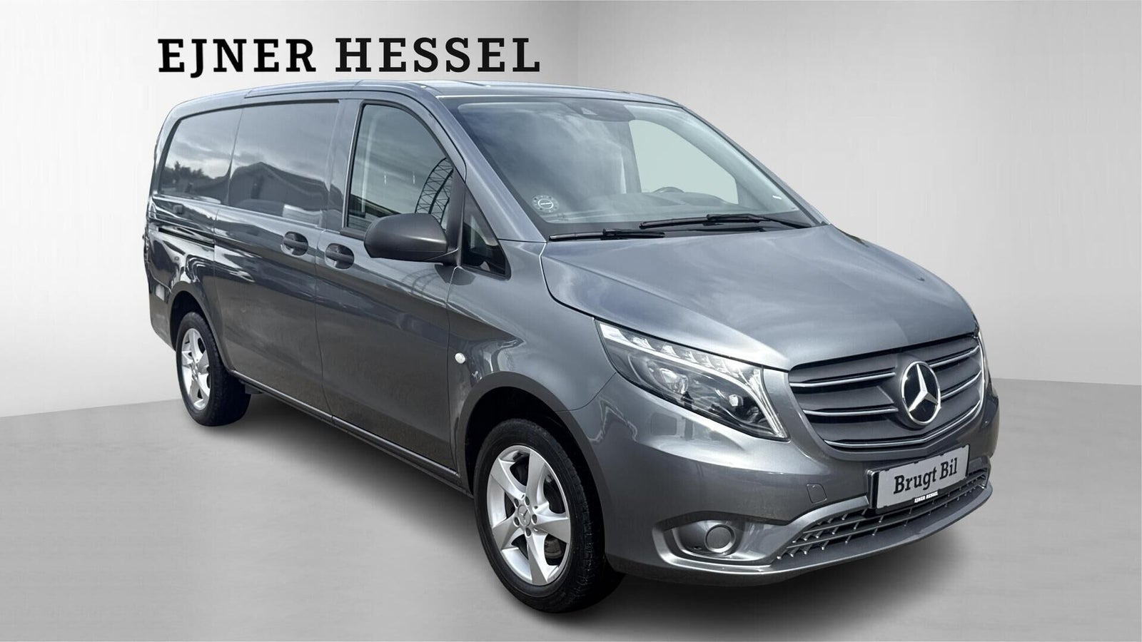 Grå Mercedes Vito 116 fra 2023