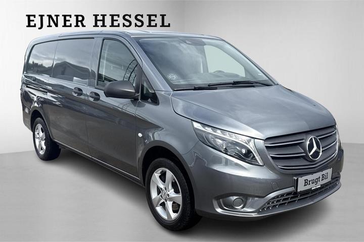 Grå Mercedes Vito 116 fra 2023
